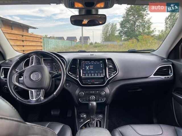 Серый Джип Чероки, объемом двигателя 3.2 л и пробегом 122 тыс. км за 18499 $, фото 2 на Automoto.ua