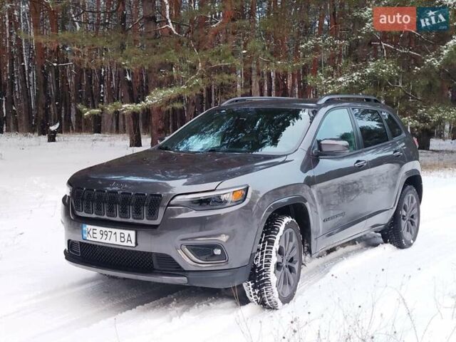 Серый Джип Чероки, объемом двигателя 3.24 л и пробегом 105 тыс. км за 18000 $, фото 1 на Automoto.ua