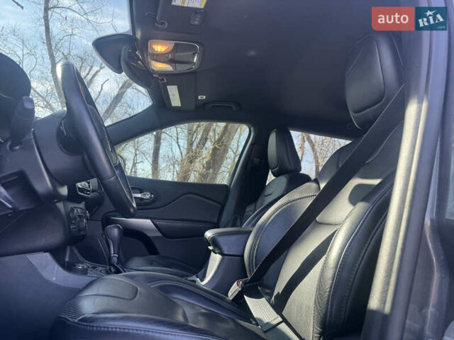 Серый Джип Чероки, объемом двигателя 3.24 л и пробегом 90 тыс. км за 20800 $, фото 22 на Automoto.ua