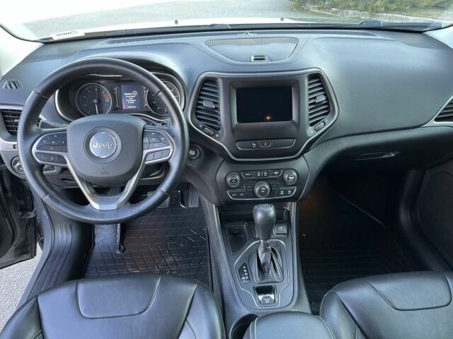 Серый Джип Чероки, объемом двигателя 2.4 л и пробегом 123 тыс. км за 16500 $, фото 6 на Automoto.ua