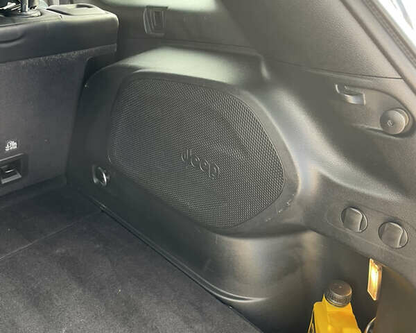 Серый Джип Чероки, объемом двигателя 2.36 л и пробегом 160 тыс. км за 14500 $, фото 22 на Automoto.ua