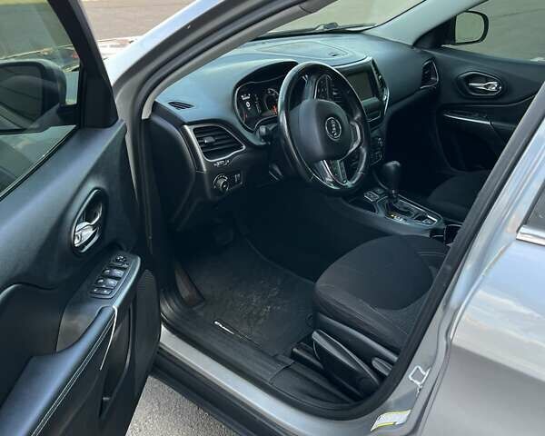 Серый Джип Чероки, объемом двигателя 2.4 л и пробегом 103 тыс. км за 15950 $, фото 10 на Automoto.ua