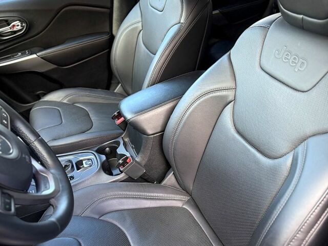 Сірий Джип Cherokee, об'ємом двигуна 3.2 л та пробігом 13 тис. км за 23999 $, фото 3 на Automoto.ua
