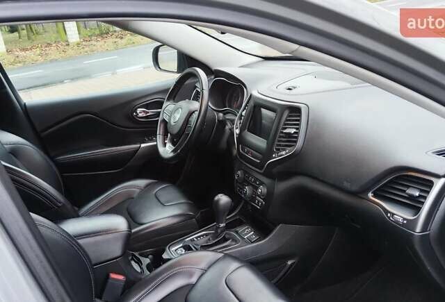 Серый Джип Чероки, объемом двигателя 2.36 л и пробегом 121 тыс. км за 14500 $, фото 8 на Automoto.ua