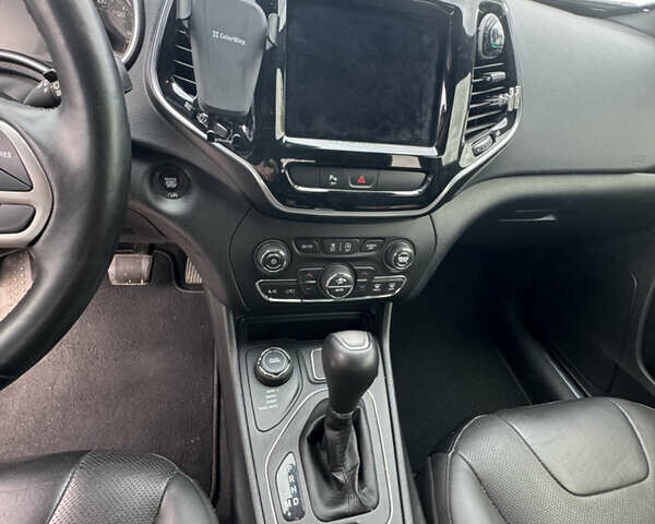 Сірий Джип Cherokee, об'ємом двигуна 3.24 л та пробігом 96 тис. км за 18400 $, фото 13 на Automoto.ua