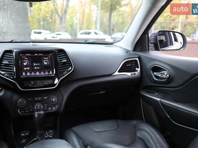 Сірий Джип Cherokee, об'ємом двигуна 3.24 л та пробігом 157 тис. км за 18500 $, фото 13 на Automoto.ua