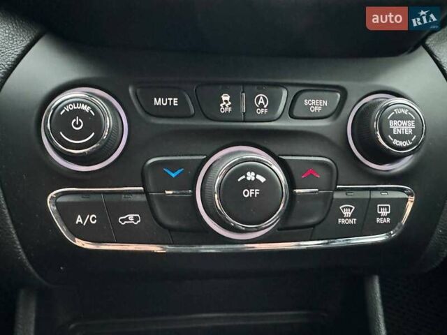 Серый Джип Чероки, объемом двигателя 2.36 л и пробегом 90 тыс. км за 16990 $, фото 20 на Automoto.ua