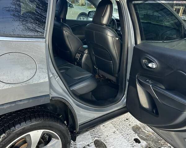 Серый Джип Чероки, объемом двигателя 2.36 л и пробегом 159 тыс. км за 17500 $, фото 9 на Automoto.ua