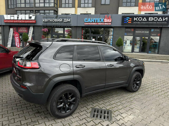 Джип Чероки 2019 в Киеве на Automoto.ua Серый Джип Чероки, объемом двигателя 3.24 л и пробегом 120 тыс. км за 22000 $, фото 2 на Automoto.ua