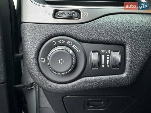 Серый Джип Чероки, объемом двигателя 2.36 л и пробегом 90 тыс. км за 16990 $, фото 15 на Automoto.ua