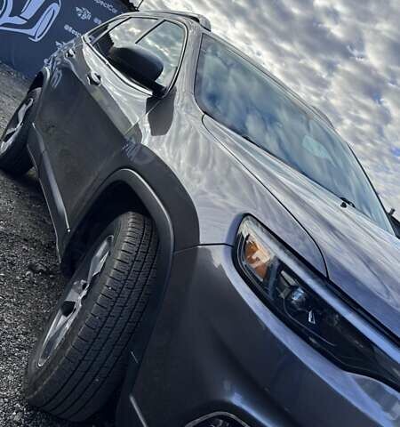 Серый Джип Чероки, объемом двигателя 3.2 л и пробегом 182 тыс. км за 14800 $, фото 1 на Automoto.ua