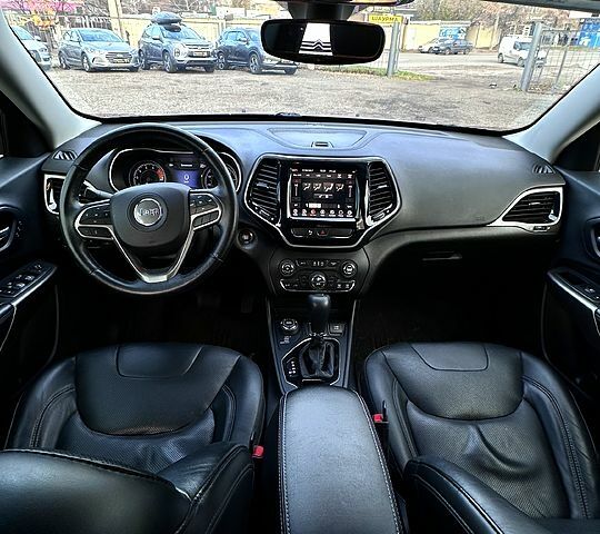Серый Джип Чероки, объемом двигателя 3.2 л и пробегом 182 тыс. км за 14800 $, фото 4 на Automoto.ua