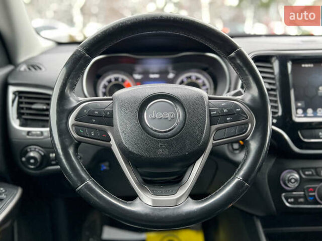 Сірий Джип Cherokee, об'ємом двигуна 3.24 л та пробігом 142 тис. км за 16999 $, фото 10 на Automoto.ua