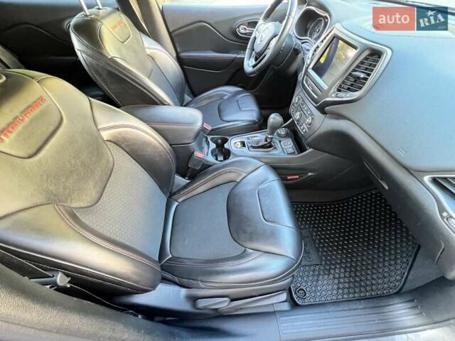 Сірий Джип Cherokee, об'ємом двигуна 3.2 л та пробігом 197 тис. км за 18900 $, фото 21 на Automoto.ua