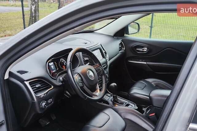 Серый Джип Чероки, объемом двигателя 2.36 л и пробегом 121 тыс. км за 14500 $, фото 7 на Automoto.ua