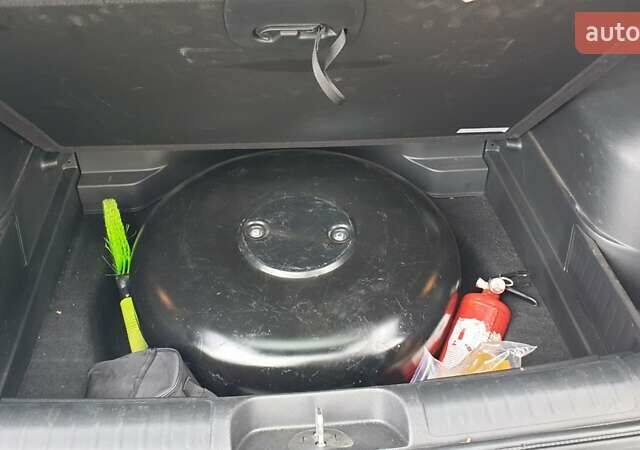 Серый Джип Чероки, объемом двигателя 3.24 л и пробегом 61 тыс. км за 19000 $, фото 45 на Automoto.ua