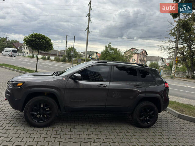 Джип Чероки 2019 в Киеве на Automoto.ua Серый Джип Чероки, объемом двигателя 3.24 л и пробегом 120 тыс. км за 22000 $, фото 4 на Automoto.ua