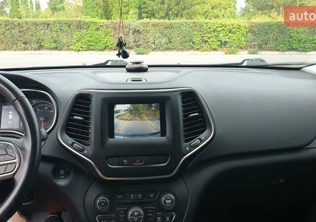 Серый Джип Чероки, объемом двигателя 3.24 л и пробегом 61 тыс. км за 19000 $, фото 33 на Automoto.ua