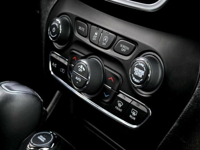 Серый Джип Чероки, объемом двигателя 2.4 л и пробегом 96 тыс. км за 10500 $, фото 21 на Automoto.ua