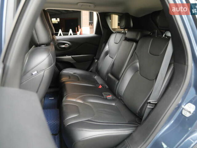 Сірий Джип Cherokee, об'ємом двигуна 3.24 л та пробігом 157 тис. км за 18500 $, фото 8 на Automoto.ua