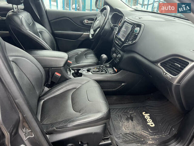 Серый Джип Чероки, объемом двигателя 1.99 л и пробегом 107 тыс. км за 21700 $, фото 6 на Automoto.ua