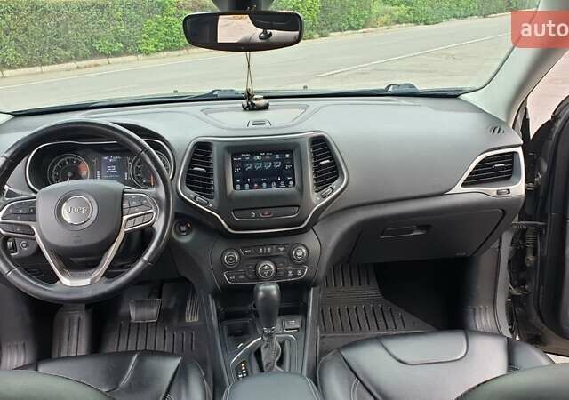 Серый Джип Чероки, объемом двигателя 3.24 л и пробегом 61 тыс. км за 19000 $, фото 34 на Automoto.ua