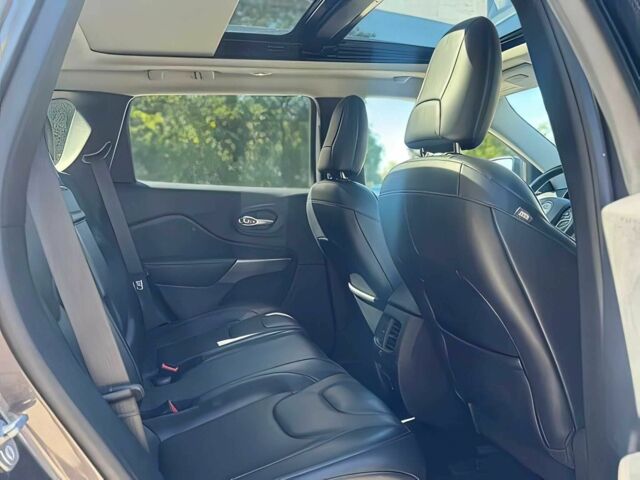 Серый Джип Чероки, объемом двигателя 3.2 л и пробегом 33 тыс. км за 12800 $, фото 9 на Automoto.ua