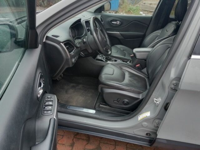 Серый Джип Чероки, объемом двигателя 2.4 л и пробегом 111 тыс. км за 17300 $, фото 4 на Automoto.ua