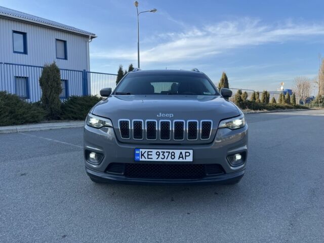 Серый Джип Чероки, объемом двигателя 2.4 л и пробегом 123 тыс. км за 16500 $, фото 1 на Automoto.ua