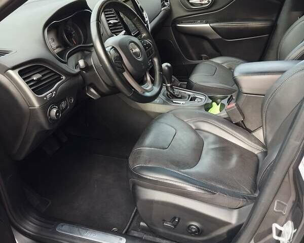 Сірий Джип Cherokee, об'ємом двигуна 3.24 л та пробігом 133 тис. км за 18000 $, фото 11 на Automoto.ua