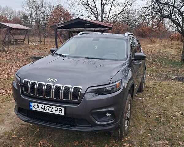 Серый Джип Чероки, объемом двигателя 2.36 л и пробегом 133 тыс. км за 18300 $, фото 1 на Automoto.ua