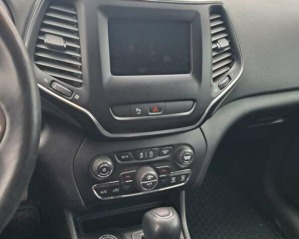 Серый Джип Чероки, объемом двигателя 2.36 л и пробегом 133 тыс. км за 18300 $, фото 11 на Automoto.ua