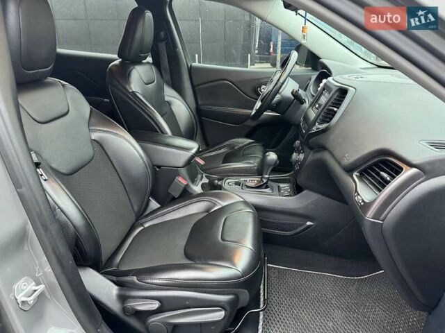 Серый Джип Чероки, объемом двигателя 2.36 л и пробегом 90 тыс. км за 16990 $, фото 10 на Automoto.ua