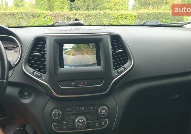 Серый Джип Чероки, объемом двигателя 3.24 л и пробегом 61 тыс. км за 19000 $, фото 37 на Automoto.ua