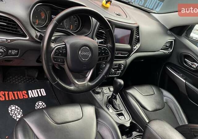 Сірий Джип Cherokee, об'ємом двигуна 3.24 л та пробігом 125 тис. км за 19000 $, фото 12 на Automoto.ua