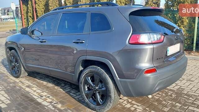 Серый Джип Чероки, объемом двигателя 2.36 л и пробегом 140 тыс. км за 15900 $, фото 2 на Automoto.ua