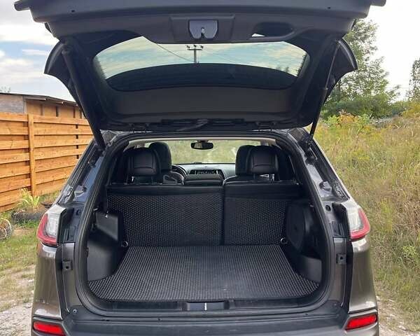 Серый Джип Чероки, объемом двигателя 3.2 л и пробегом 122 тыс. км за 18499 $, фото 21 на Automoto.ua