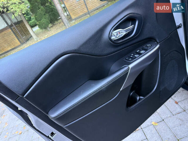 Сірий Джип Cherokee, об'ємом двигуна 2.36 л та пробігом 109 тис. км за 15500 $, фото 52 на Automoto.ua