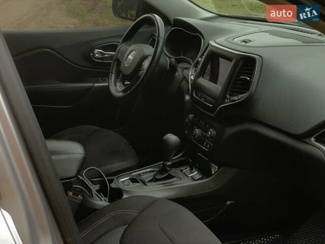 Сірий Джип Cherokee, об'ємом двигуна 2.36 л та пробігом 139 тис. км за 16800 $, фото 10 на Automoto.ua