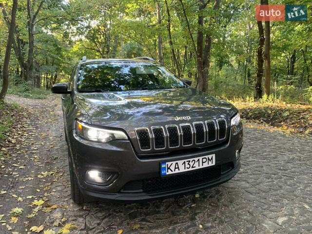 Джип Чероки 2019 в Киеве на Automoto.ua Серый Джип Чероки, объемом двигателя 2.36 л и пробегом 80 тыс. км за 17500 $, фото 1 на Automoto.ua