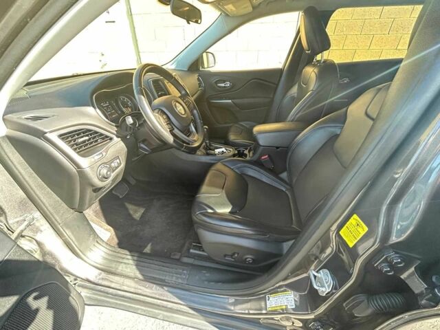 Серый Джип Чероки, объемом двигателя 0 л и пробегом 62 тыс. км за 14500 $, фото 6 на Automoto.ua