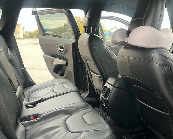 Джип Чероки 2019 в Полтаве на Automoto.ua Серый Джип Чероки, объемом двигателя 3.2 л и пробегом 68 тыс. км за 24700 $, фото 7 на Automoto.ua