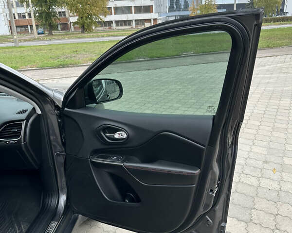 Джип Чероки 2019 в Черкассах на Automoto.ua Серый Джип Чероки, объемом двигателя 3.2 л и пробегом 70 тыс. км за 21500 $, фото 21 на Automoto.ua