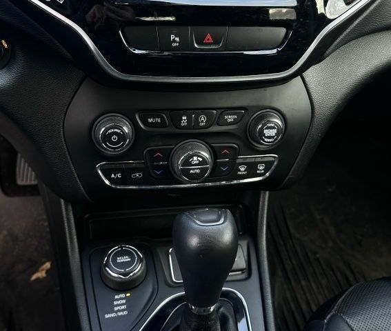 Серый Джип Чероки, объемом двигателя 3.2 л и пробегом 182 тыс. км за 14800 $, фото 7 на Automoto.ua