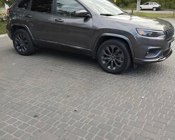 Сірий Джип Cherokee, об'ємом двигуна 3.24 л та пробігом 133 тис. км за 18000 $, фото 3 на Automoto.ua