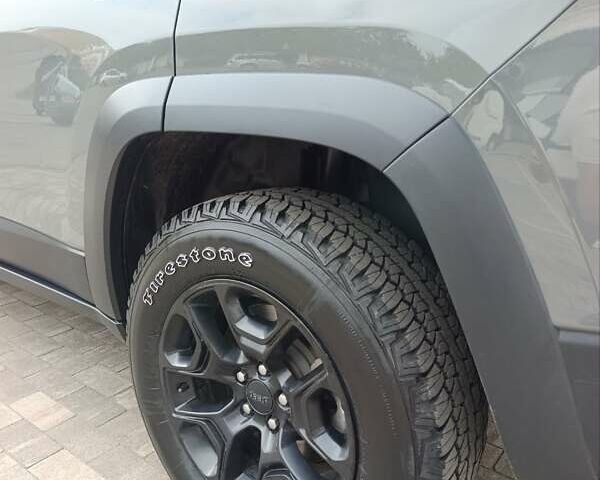 Джип Чероки 2019 в Нежине на Automoto.ua Серый Джип Чероки, объемом двигателя 3.2 л и пробегом 138 тыс. км за 21900 $, фото 2 на Automoto.ua