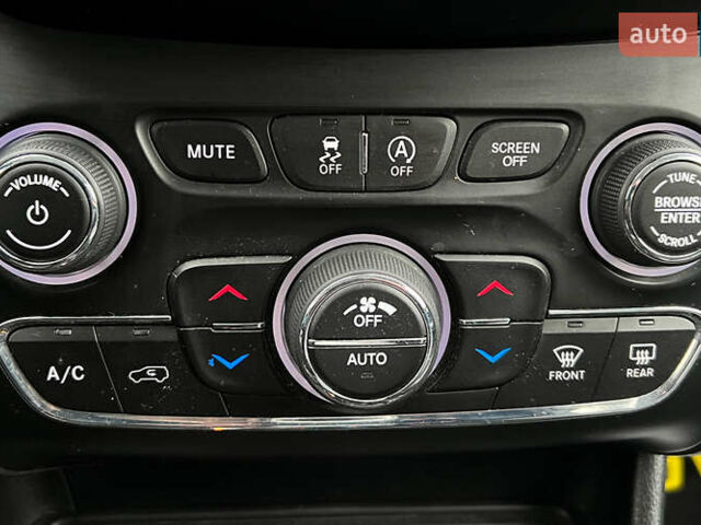 Сірий Джип Cherokee, об'ємом двигуна 3.24 л та пробігом 142 тис. км за 16999 $, фото 14 на Automoto.ua