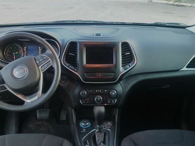 Серый Джип Чероки, объемом двигателя 2.4 л и пробегом 142 тыс. км за 14100 $, фото 4 на Automoto.ua