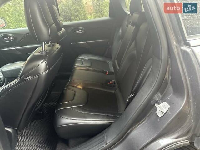 Серый Джип Чероки, объемом двигателя 2.36 л и пробегом 139 тыс. км за 17770 $, фото 4 на Automoto.ua