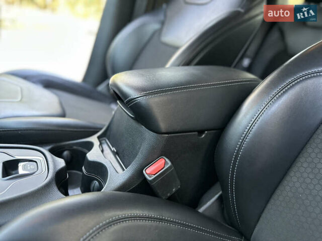 Серый Джип Чероки, объемом двигателя 2.4 л и пробегом 165 тыс. км за 15699 $, фото 197 на Automoto.ua